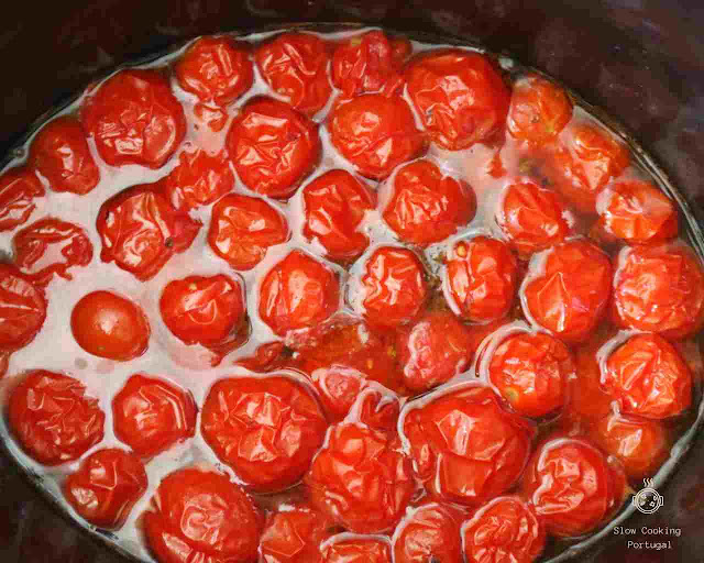 Tomates confitado na crock pot