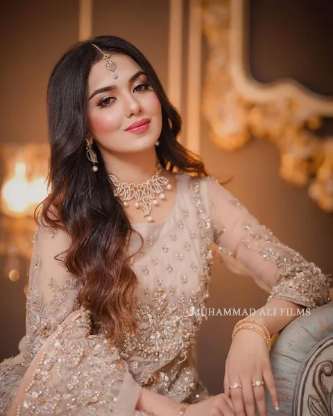 Tuba Aamir Awesome Pictures in Bridal ensemble by Ayesha and Usman 