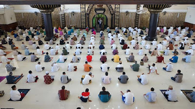 Omicron Merajalela, MUI Usulakan Sholat Jumat Bisa Diganti Sholat Dzuhur di Rumah