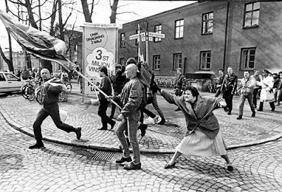 A woman hitting a neo-Nazi with her handbag in VÃ¤xjÃ¶, Sweden, 1985