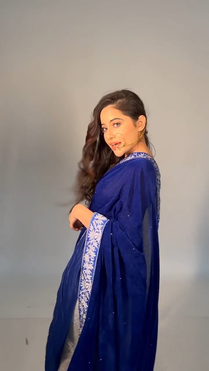 Urfi Javed backless saree without blouse