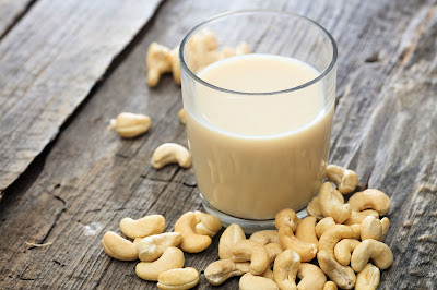 Cách làm sinh tố sữa hạt điều nguyên chất đem lại 9 tác dụng quý giá cho sức khỏe