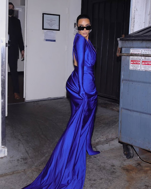 Kim Kardashian in blue leggins