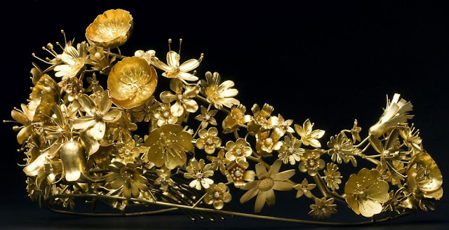 naasut tiara denmark queen margrethe nicholas appel gold floral