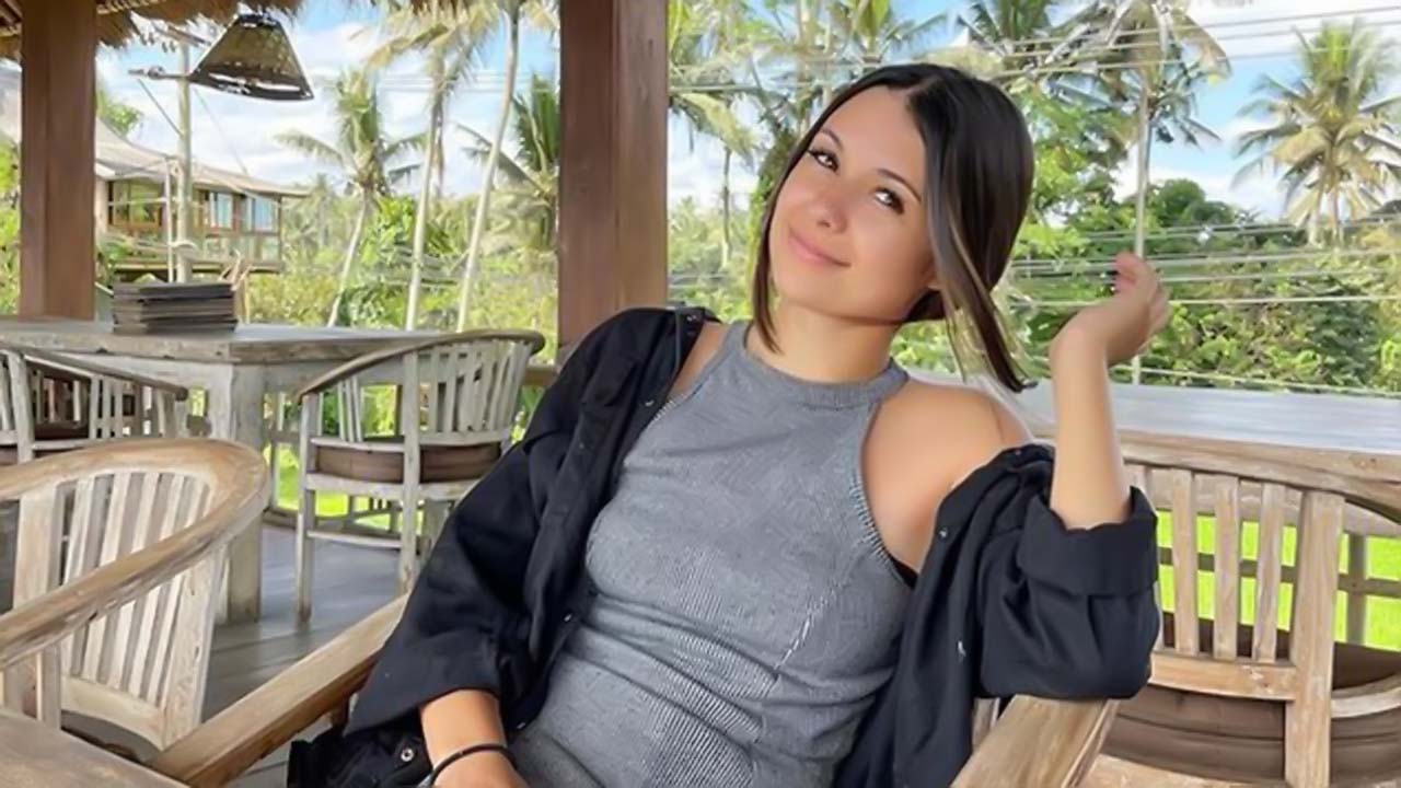 9 Potret Ria Andrews, Travel Blogger & YouTuber Asal Inggris yang Diduga Pacar Baru Stefan William