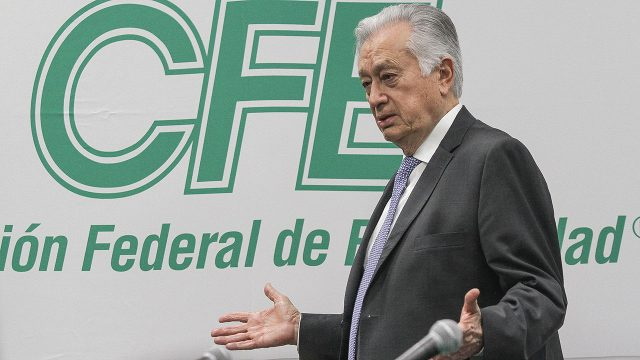 La CFE gasta 900 mdp para la compra de ropa de Liverpool para sus empleados