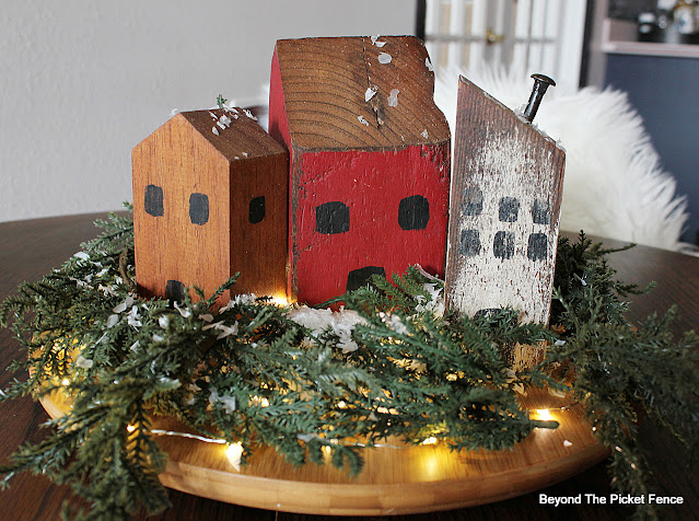 Easy DIY Wooden Houses For Christmas