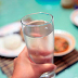 Benarkah akan berbahaya jika minum air putih setelah makan?