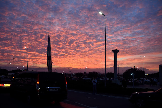 Solnedgang utenfor Larnaka internasjonale flyplass.