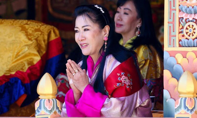 Queen Jetsun Pema, Princess Eeuphelma, Princess Sonam Dechan, Princess Kezang Choden, Princess Dechan Yangzom in traditional dress