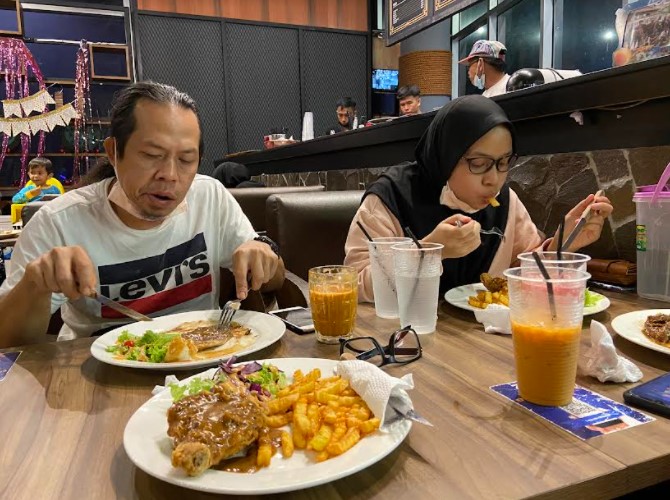 tempat makan, bistro, lepak-lepak, western, hujung minggu, makan-makan dengan keluarga