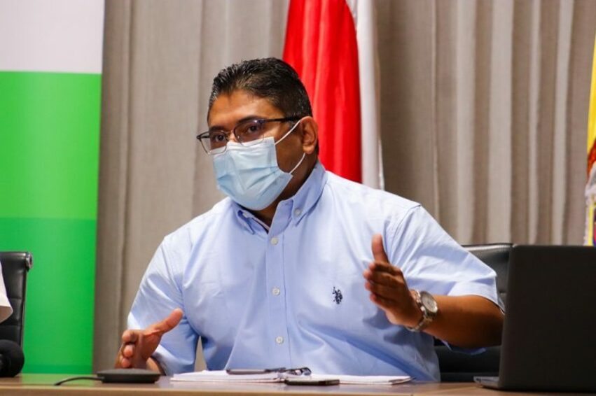El Secretario de Salud, Humberto Mendoza.