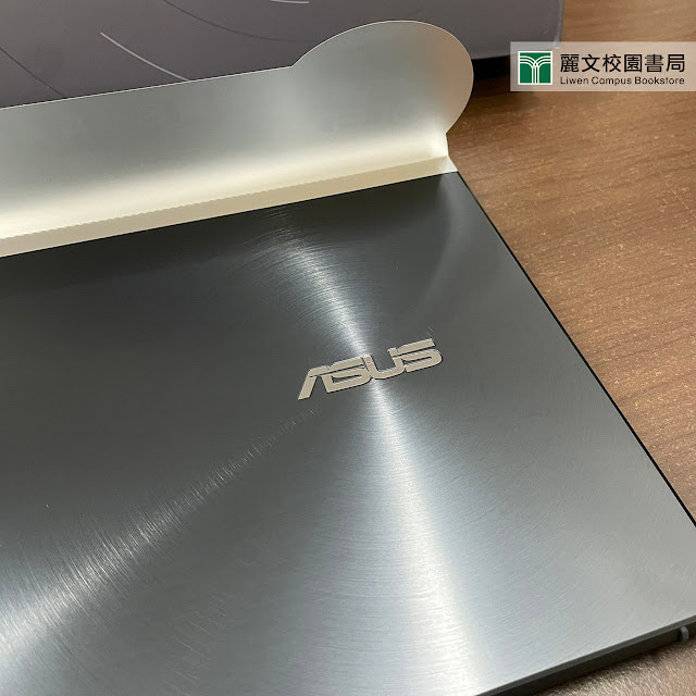 Zenbook 13 UM325UA 同心圓髮絲紋設計