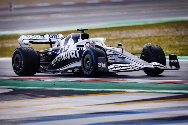 Fórmula 1: AlphaTauri AT03 vai para pista em Misano - fotos