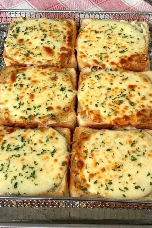 Cheesy Texas Toast: A Flavorful and Easy Side Dish