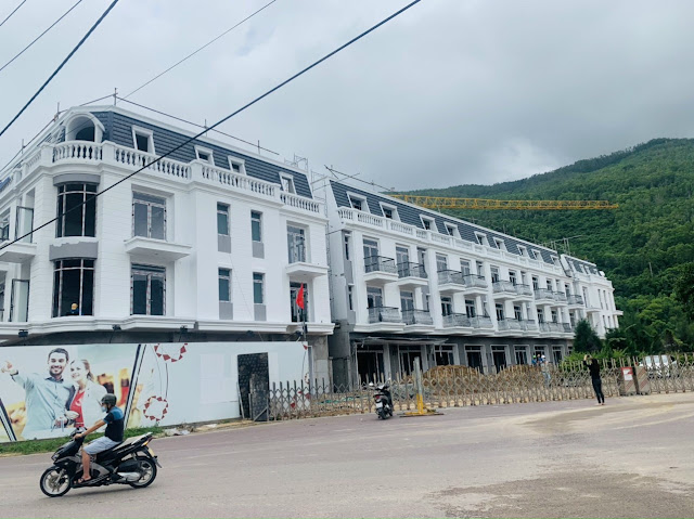 Khu nhà phố đầu tiên