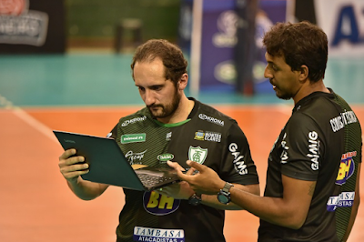 Henrique Furtado analisando jogo