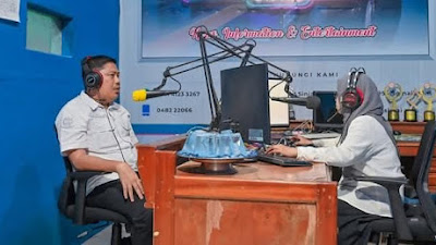 Talkshow di Radio SB, Kadisdik Sinjai Ungkap Strategi Pengentasan ATS Melalui Program "TASIKOLASI"