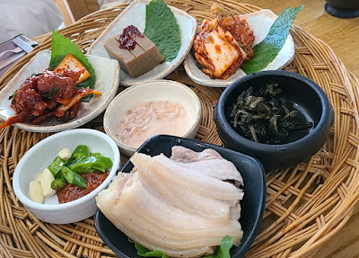 대구 팔공산 케이블카 맛집 : 산중(곤드레밥, 보쌈, 가오리식혜, 불쭈꾸미, 도토리전) - 보쌈, 가자미 식혜 등 기본반찬