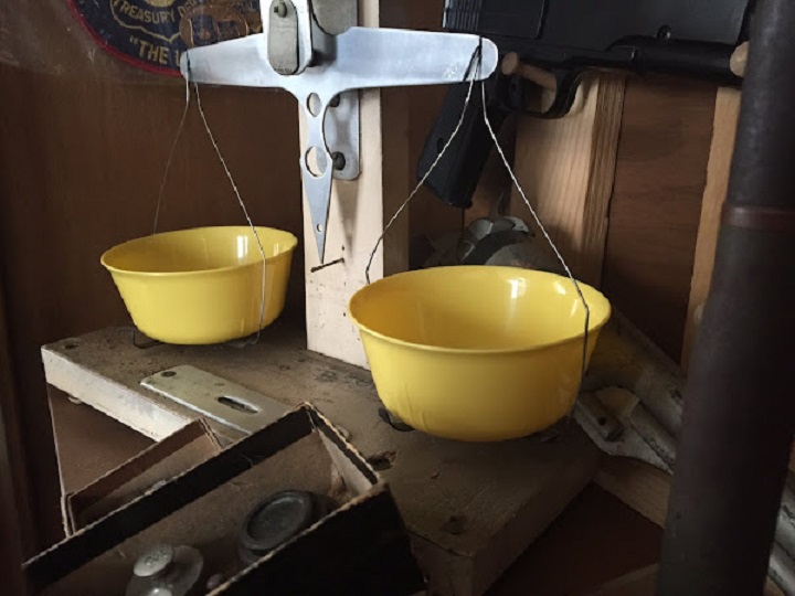 Powder Measuring Scales ~
