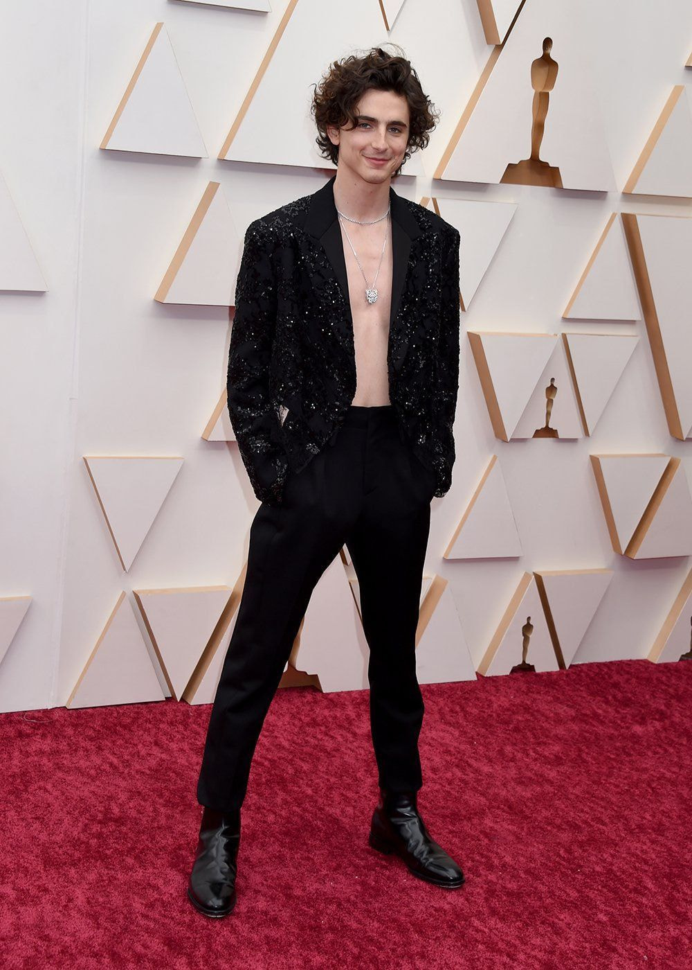 [theqoo] TIMOTHEE CHALAMET WHO WORE A CROP TOP ON THE OSCAR'S RED CARPET