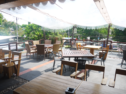 rooftop alive resto jogja