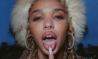 FKA Twigs – lightbeamers Lyrics