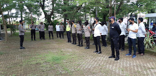 Kapolsek Somba Opu Pimpin Apel Pengamanan Dalam Rangka Aksi Unras Di Halaman Kantor Pemda Gowa