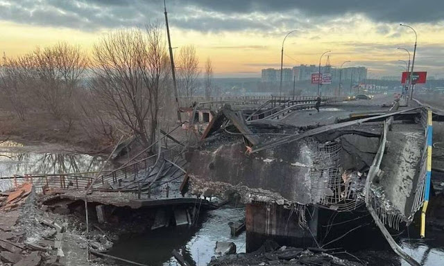  Εισβολή με τανκς στο Κίεβο ετοιμάζουν οι Ρώσοι – Ανατινάζουν γέφυρες οι Ουκρανοί