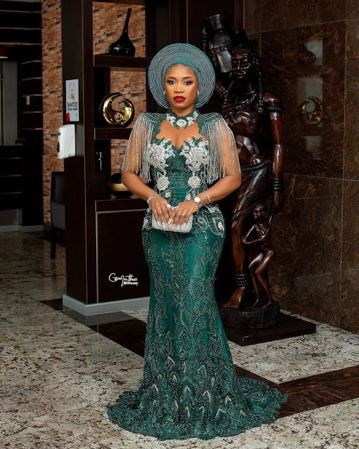 Amazing and Beautiful Asoebi Styles For Weddings