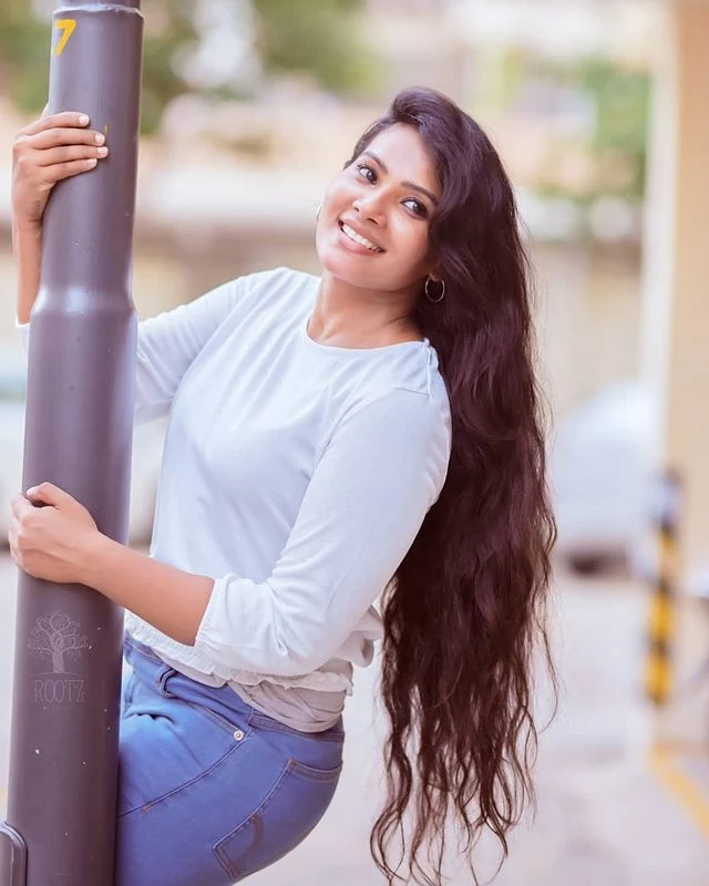 Tamil Actress Divya Duraisamy