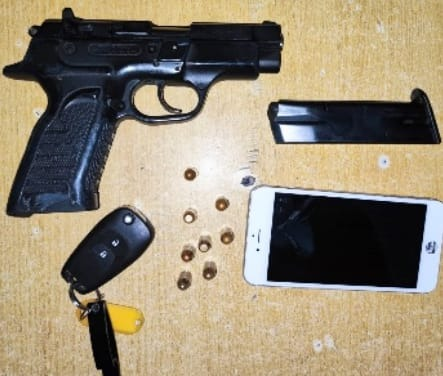 Policía Nacional apresa 2 individuos en Barahona; uno de ellos con pistola Ilegal 