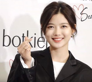 Kim Yoo Jung ikuti acara bakti sosial dan amal