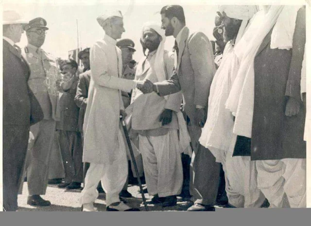 15 Rare Photos of Quaid e Azam You Probably Never Saw, 2. Nawab Akbar Bugtii With Quaid-e-Azam.
