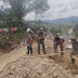 Babinsa Bersama Warga  Melaksanakan Karya Bakti  Di Desa Sepakat.