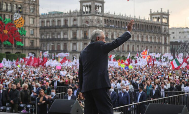 Llama AMLO a participar en revocación de mandato