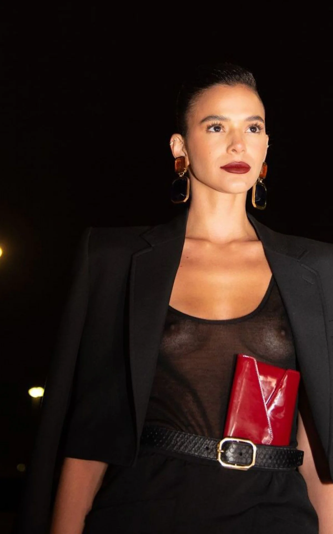 Bruna Marquezine arrasa em Paris