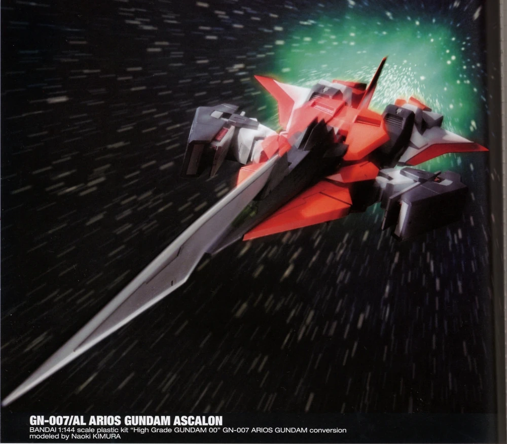 “Imagen del GN-007/AL Arios Gundam Ascalon, una variante especial del GN-007 Arios Gundam, conocida por su versatilidad en el combate espacial y su capacidad para llevar a cabo misiones de alta intensidad en la serie Mobile Suit Gundam 00.”