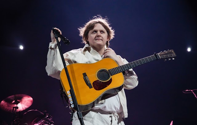 Lewis Capaldi was helped by fans to sing for him as he struggled on stage due to his Tourette's symptoms
