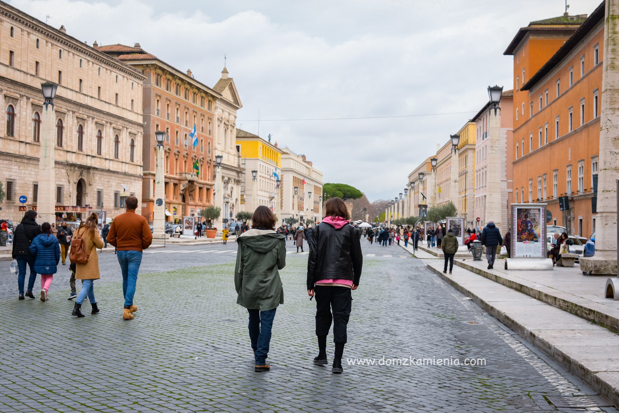 Jeden dzień w Rzymie, Dom z Kamienia blog