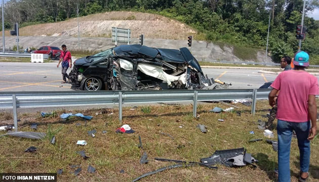 Angkara pemandu 4WD ‛laklok’ langgar lampu isyarat merah, 4 beranak maut di tempat kejadian