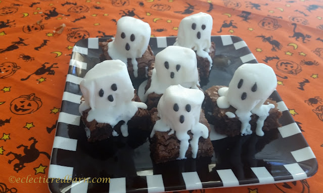 Easy Halloween Treats. Share NOW. #dessert #Halloween #treats #eclecticredbarn