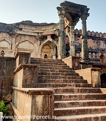 दाई का महल और मलिक मुगीध मस्जिद मांडू - Dai's Palace Mandu