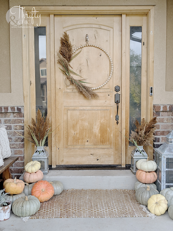 thanksgiving decorations, thanksgiving table decor, thanksgiving table settings, thanksgiving centerpiece, fall porch decor and decoration ideas, fall decor ideas for the home, fall decor inspiration, fall decorations, fall table decor, fall table centerpieces, fall dining room decor, farmhouse fall table decor, farmhouse fall dining room decor, fall entryway decor
