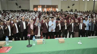 Gubernur Mahyeldi Pompa Semangat Ribuan Mahasiswa Baru Universitas Ekasakti