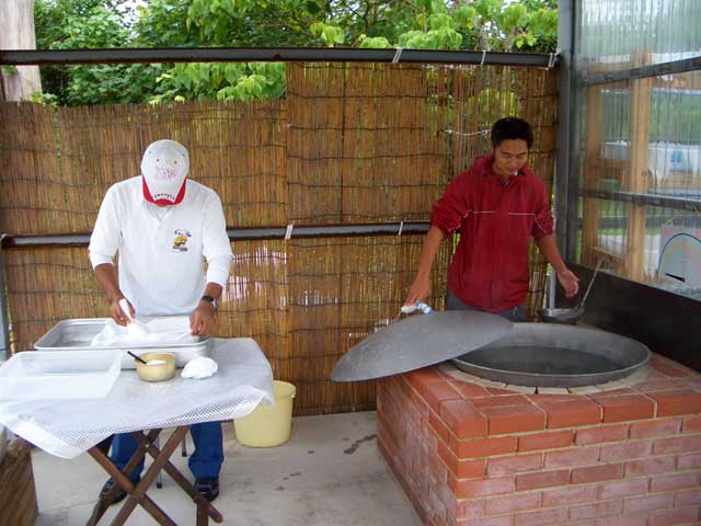 Salt cooker and salt processing by hand.