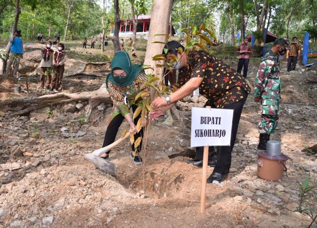 Gerakan "Sukoharjo Go Green" Tanam Seribu Pohon di Batu Seribu, Bulu, Sukoharjo