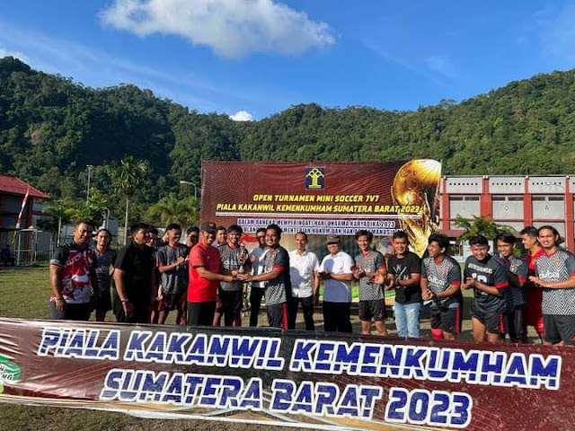 Resmi Ditutup, Tim Sepak Bola Polda Sumbar Berhasil Taklukkan Lawan pada Kejuaraan Mini Soccer Kakanwil Cup