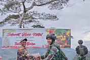 Satgas TNI 300 Siliwangi Dalam Sukacita Natal Dengan Memberikan Sembako di Kabupaten Puncak Papua