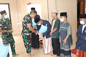 Doa Bersama dan Santunan Anak Yatim di Masjid Al-Fattah Korem 051/Wkt